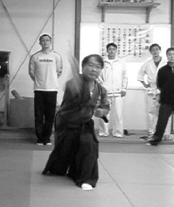 Lanzamiento de shuriken por Otsuka Sensei
